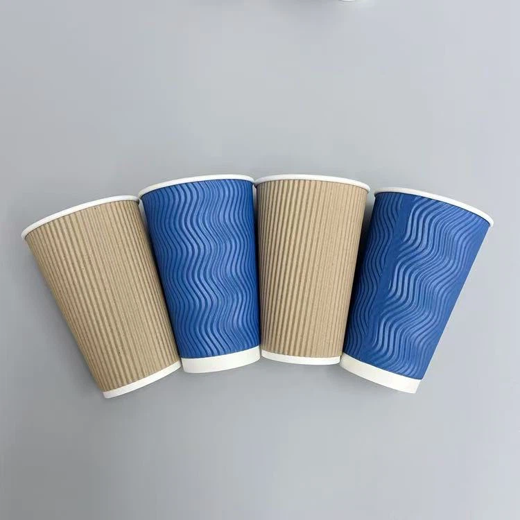 Bicchiere di carta ondulata con coperchio