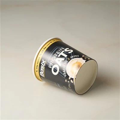 Stampa tazza di tè al latte e avena